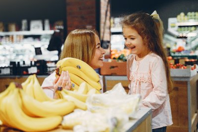 A family buying fruit. Credit: Gustavo Fring | Pexels