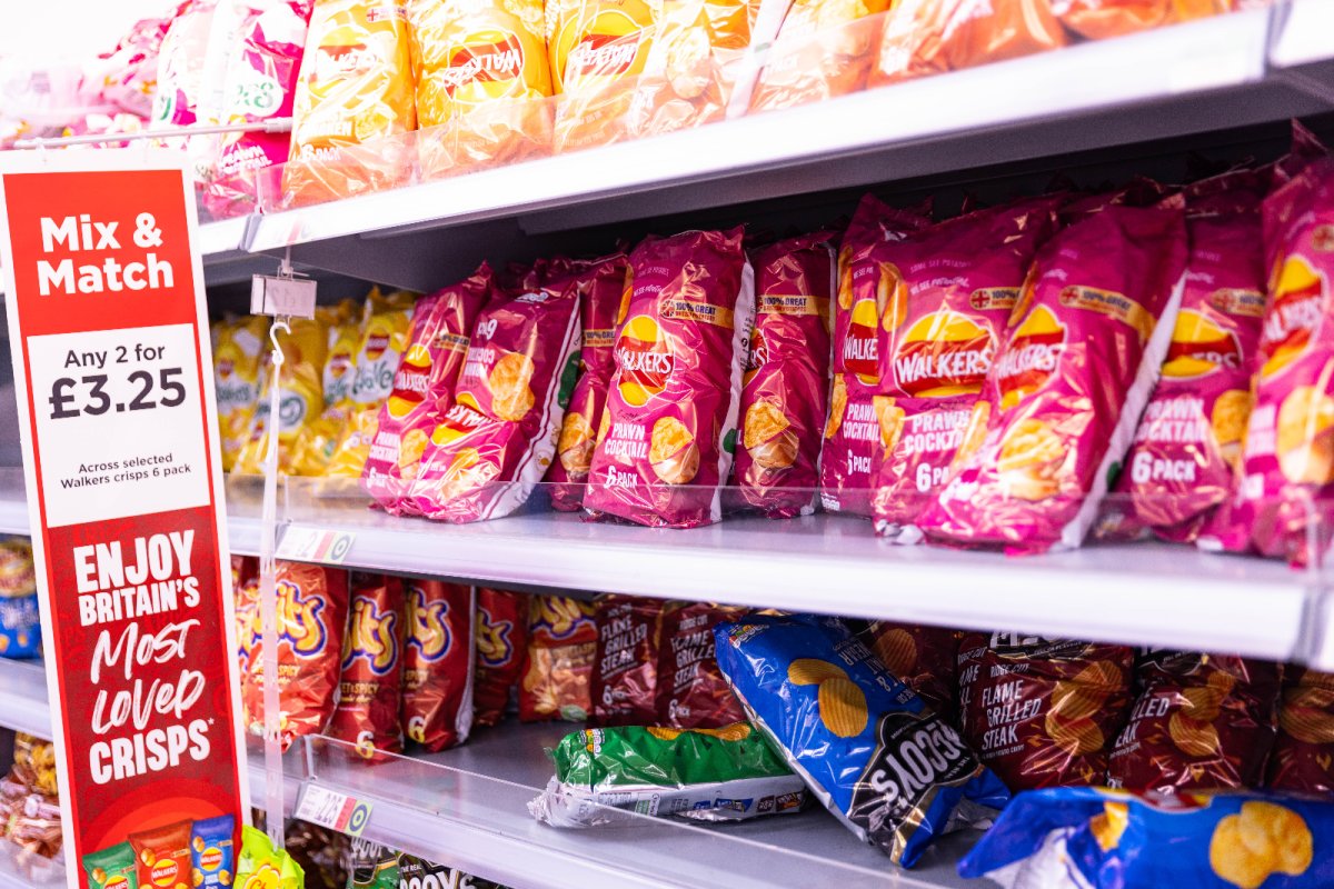 Multibuy promotion on crisps in a supermarket. Credit: David Madden | Sustain