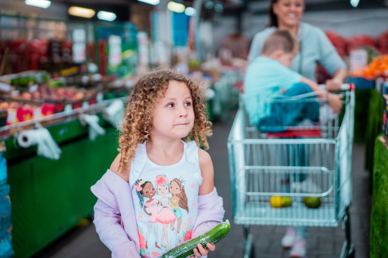 Young girl in fruit and vegetable market. Credit: © 2023. Provided by Impact on Urban Health licensed via aâ€¯CC BY-NC-ND 4.0 license