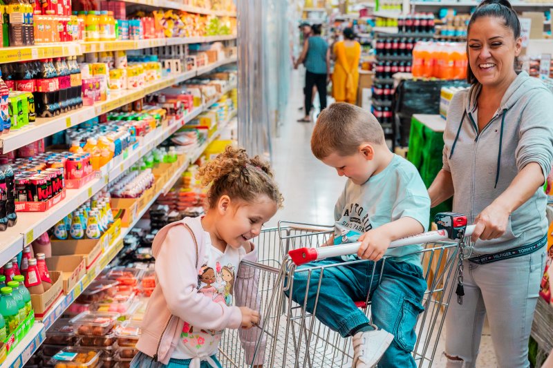 Family shopping in supermarket. Copyright: Impact on Urban Health