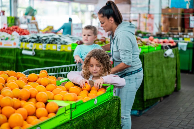 Family shopping for groceries. Copyright: &copy; 2023. Provided by Impact on Urban Health licensed via a?CC BY-NC-ND 4.0 license