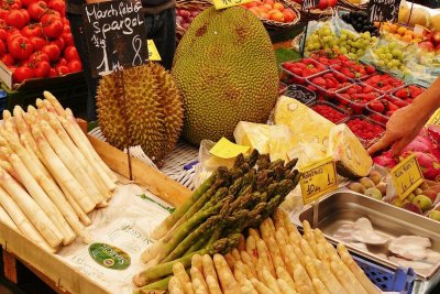 A vegetable stall with asparagus and durian fruit. Credit: Anja | Pixabay
