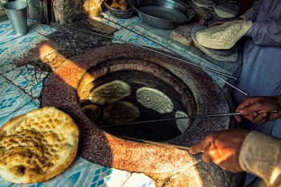 Tandoori naan in Pakistan. Credit: Tahsin Shah CC-BY-SA-4