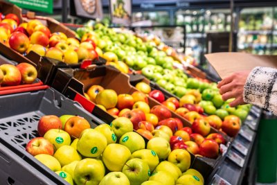 Shopping vegetables. Credit: Philip Myrtorp unsplash