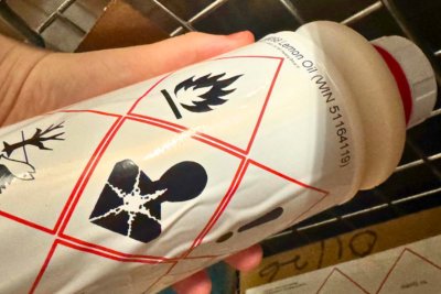 'Lemon oil'. Yum. Copyright: Anonymous