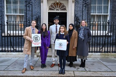 Members of Youth Parliament and The Children's Food Campaign outside 10 Downing Street. Copyright: Matt Crossick