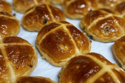 St. JOHN Bakery hot cross buns. Credit: Chris Young / www.realbreadcampaign.org CC-BY-SA-4.0