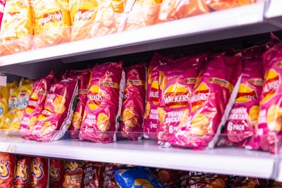 Crisps in a supermarket. Copyright: David Madden | Recipe for Change
