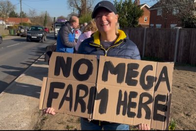 Local resident campaigning against the Cranswick megafarm. Credit: Lily O'Mara