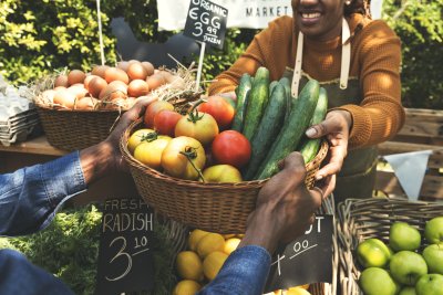 A person buying fresh local vegetable from farm at market. Credit: Rawpixel.com / Shutterstock