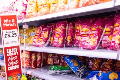 Multibuy promotion on crisps in a supermarket. Credit: David Madden | Sustain