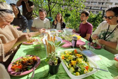 Members of Cranbook Community Food Garden enjoying a climate friendly meal. Credit: Lizzy Mace