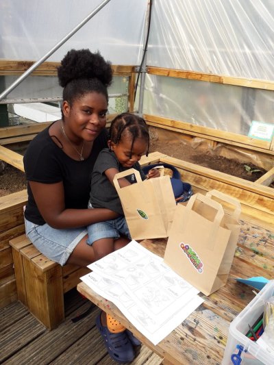 Edible Rotherhithe welcomes Surrey Square School community as part of their Urban Harvest celebrations. Credit: Edible Rotherhithe