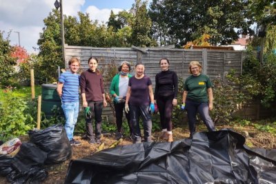 Putting the community in Mitcham Community Orchard. Copyright: Sustainable Merton
