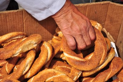 Simit in Istanbul. Copyright: Chris Young / www.realbreadcampaign.org