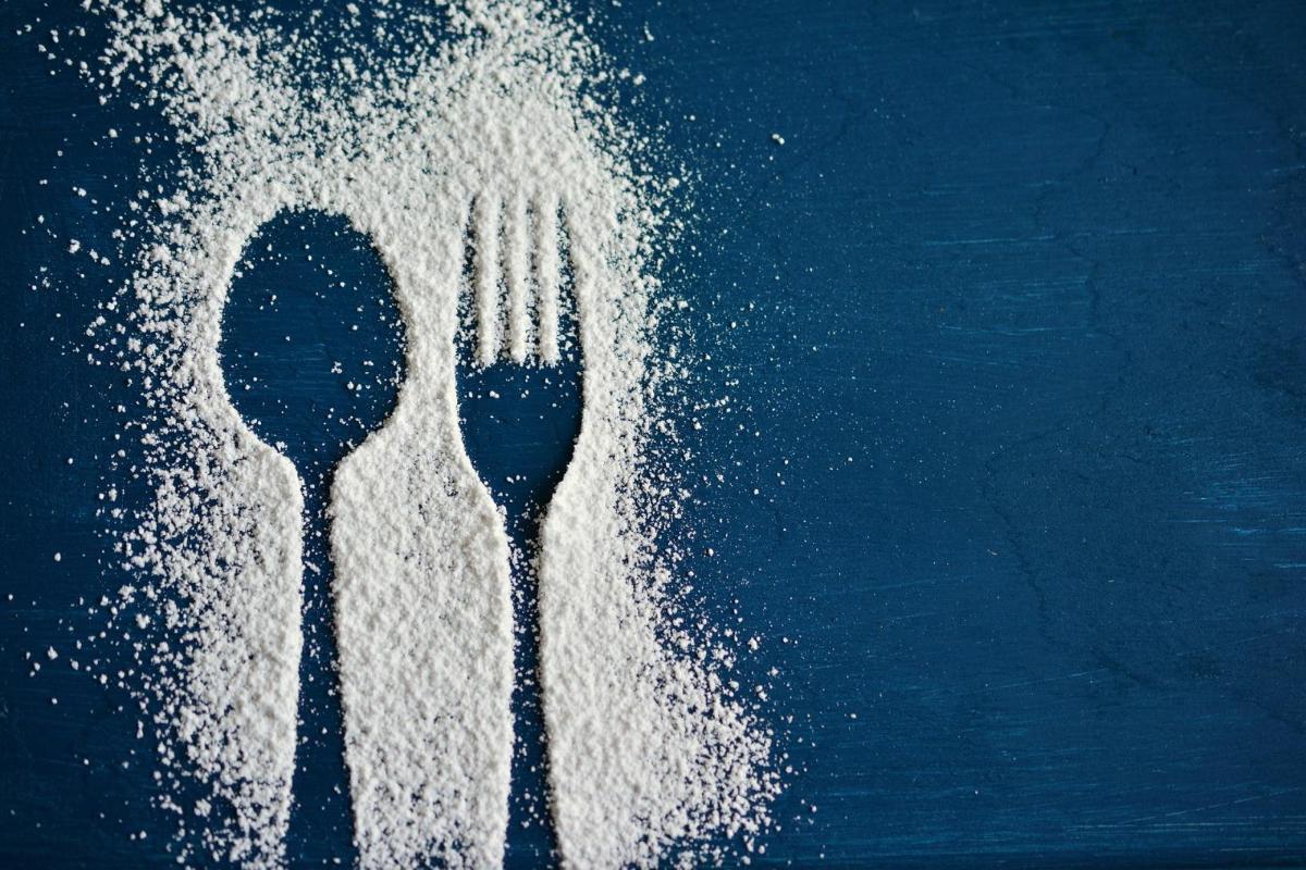 Outline of spoon and fork in sugar. Photo credit: Pixabay