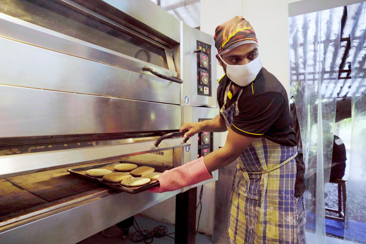 Pure Brot baker Hitesh at work © Impossible Foods LLP