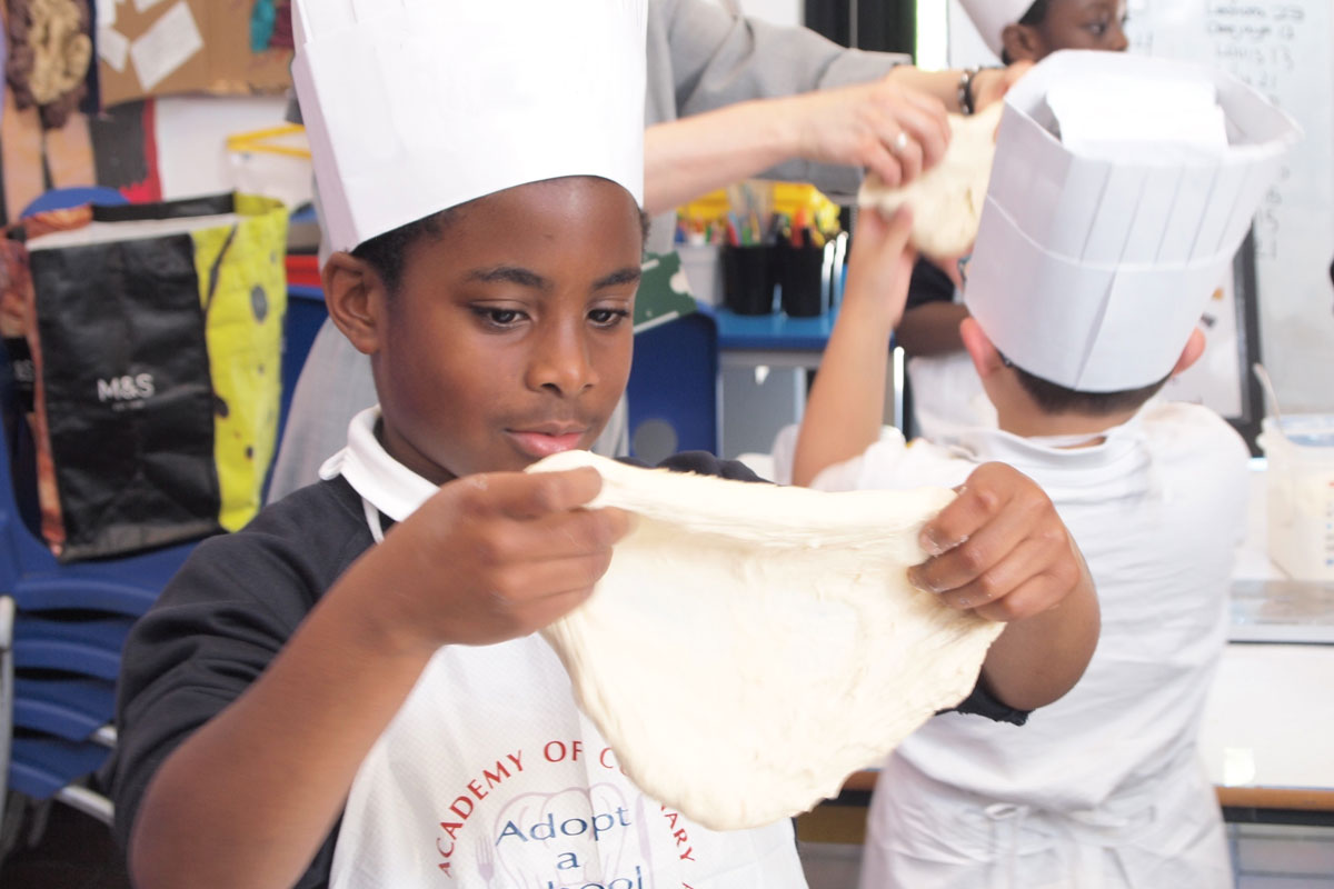 Kids baking © Alys Bannister / Adopt a School