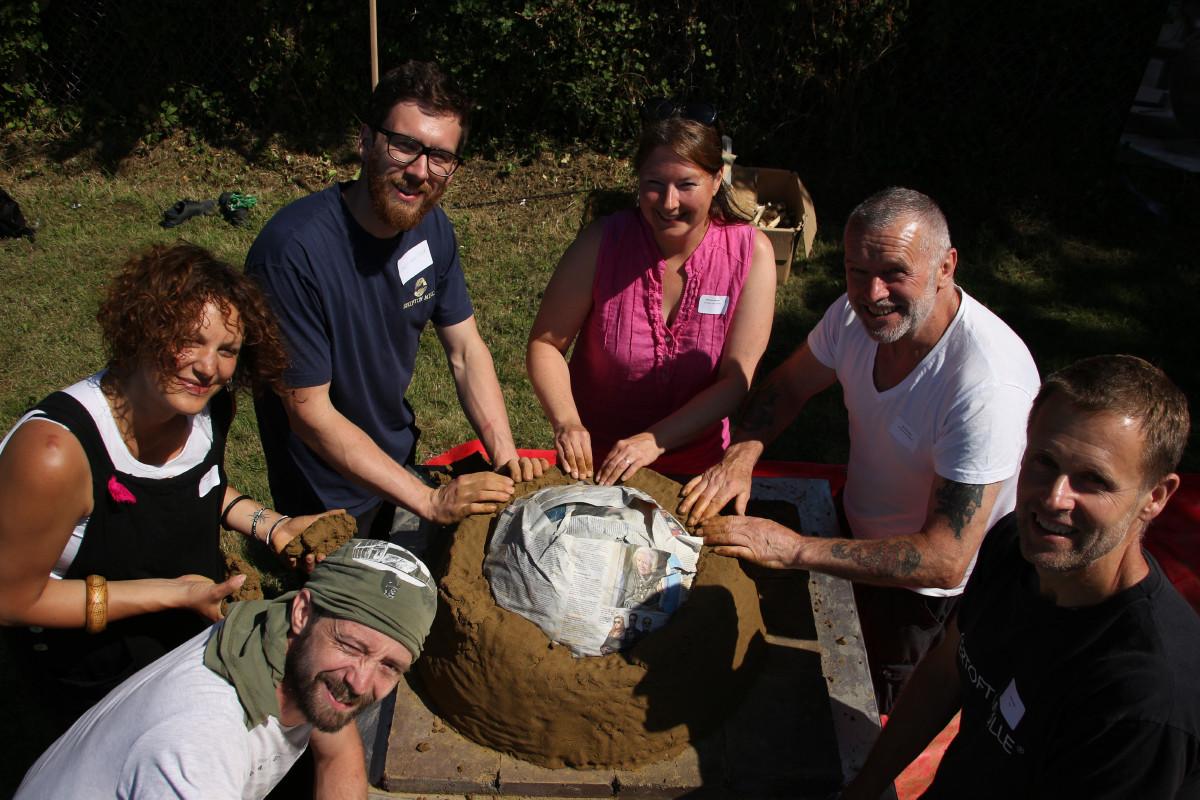 Duncan Glendining leads clay oven builders, by Chris Young