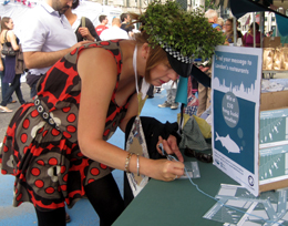 Yes, that really is cress growing out of this lady's hat, and she has a cardboard cut-out kipper round her neck. The Thames Festival was full of people in fabulous costumes.