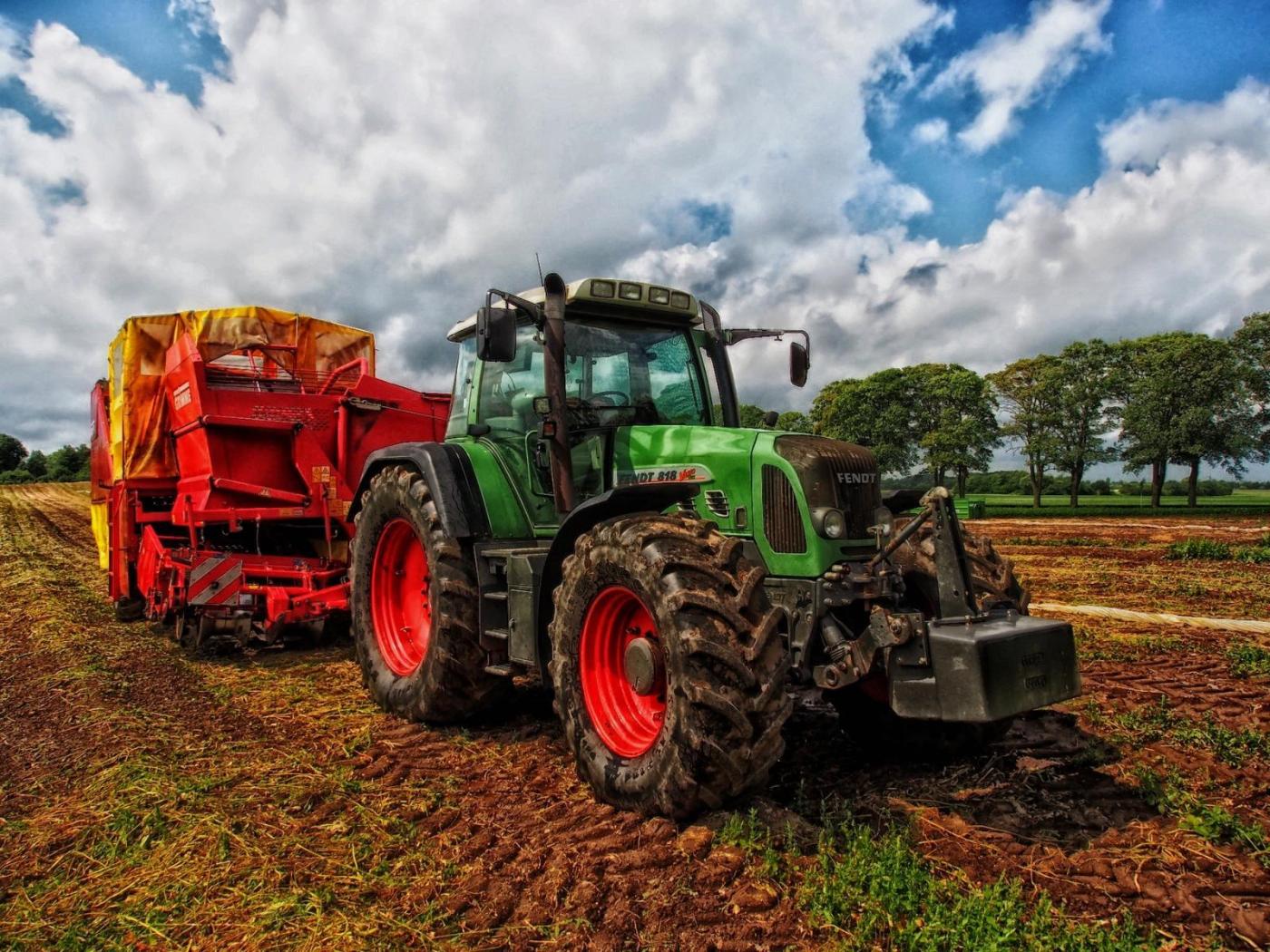 Green tractor. Photo credit: Pixabay