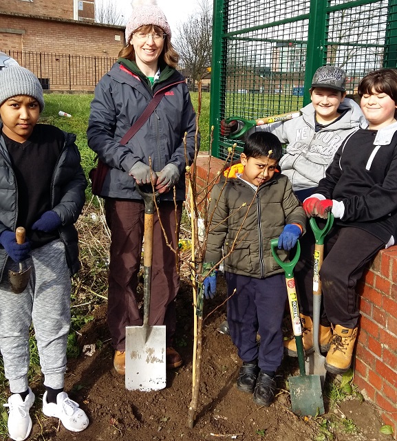 Luton families dug into sessions centred on growing and eating more fresh fruit and vegetables. Credit: Groundwork Luton & Bedfordshire