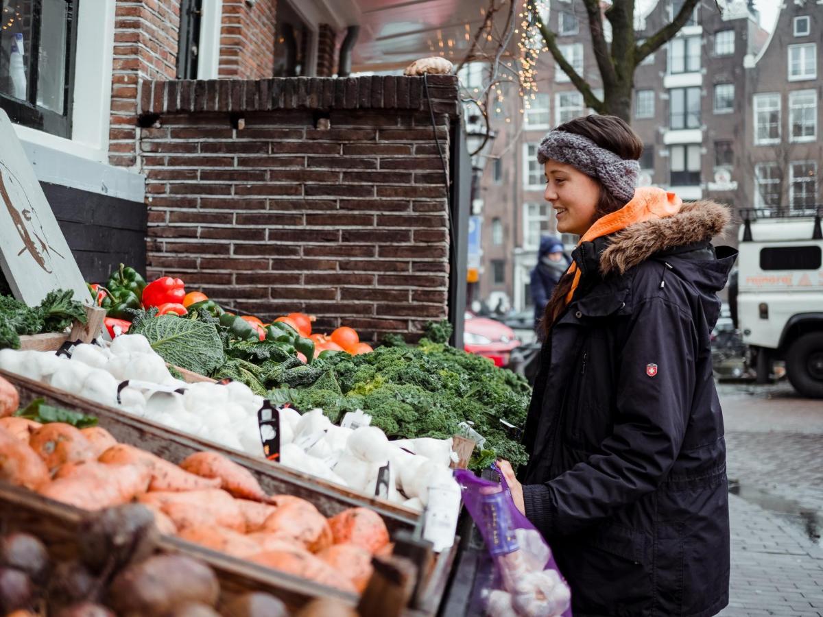 A city vegetable stall. Photo credit: Pexels