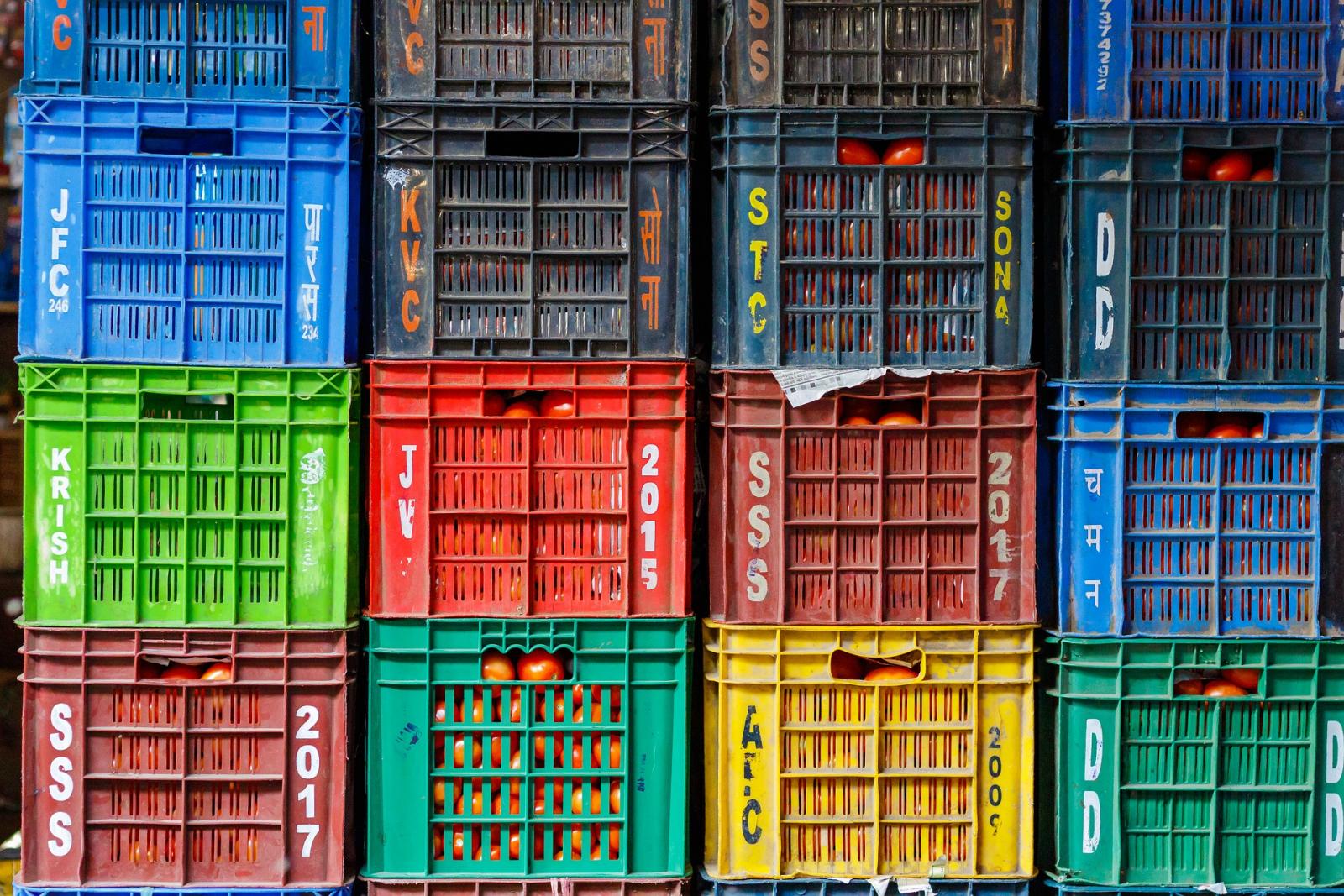 Tomatoes in crates. Photo credit: Pixabay