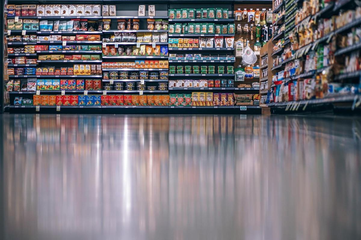 Supermarket shelves. Photo credit: pexels