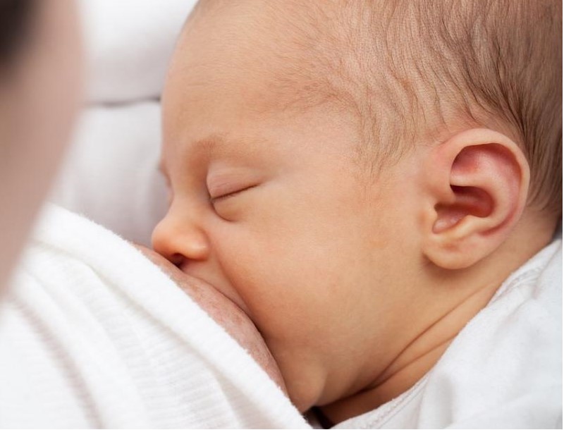 Breastfeeding baby. Photo credit: Pixabay