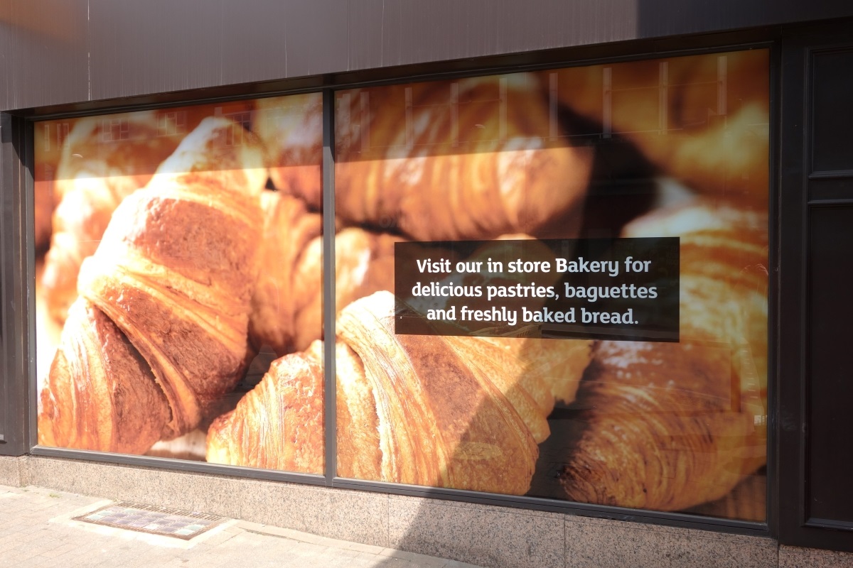 Freshly baked bread from a loaf-tanning salon? Chris Young / realbreadcampaign.org CC-BY-SA 4.0