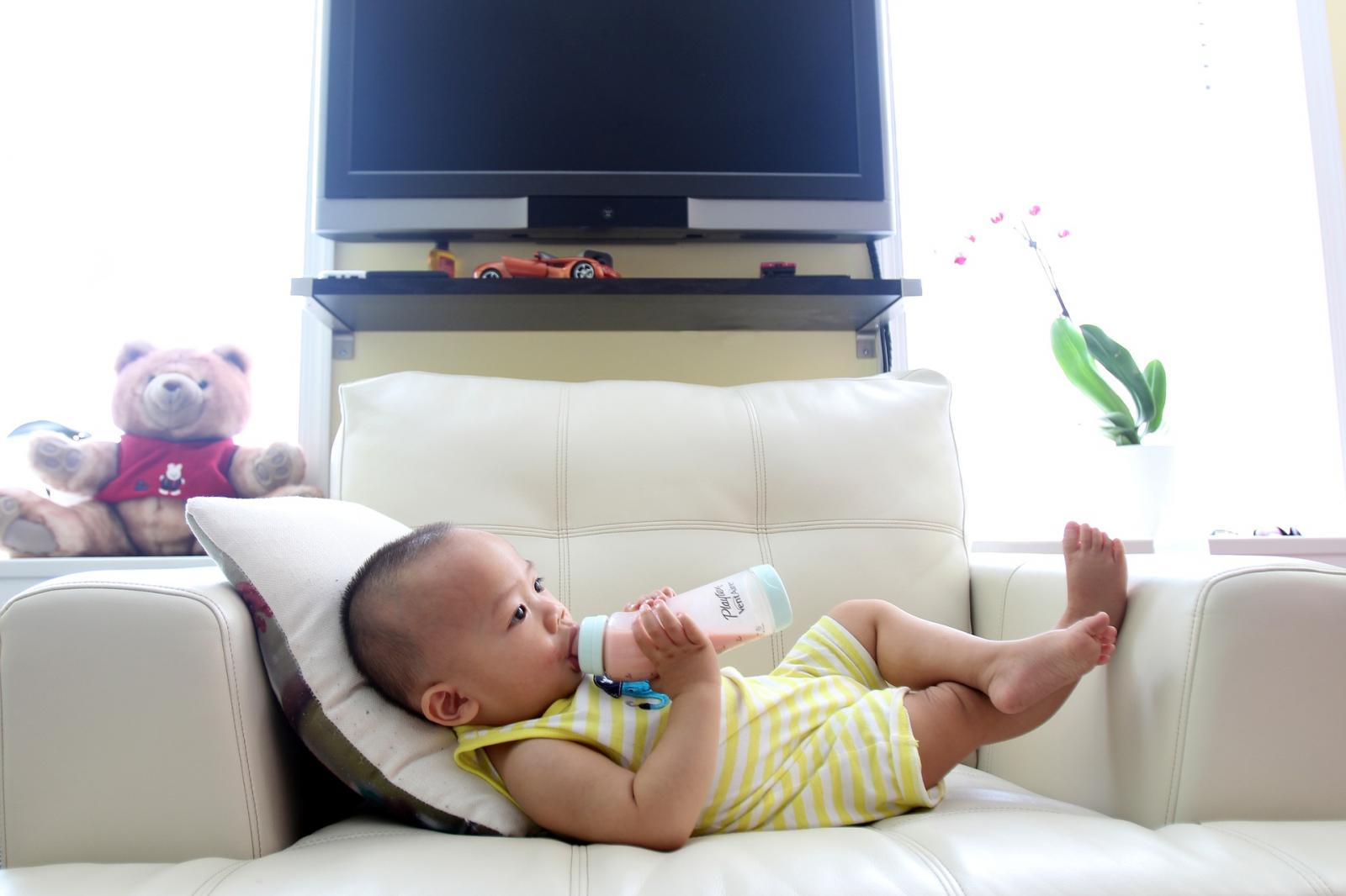 Baby drinking from a bottle. Photo credit: Pixabay